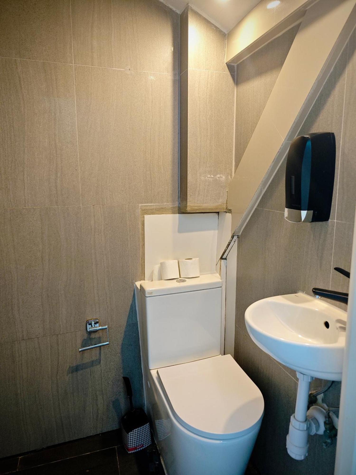 Apartamenty Hoza Attic Studio Warsaw Bilik gambar