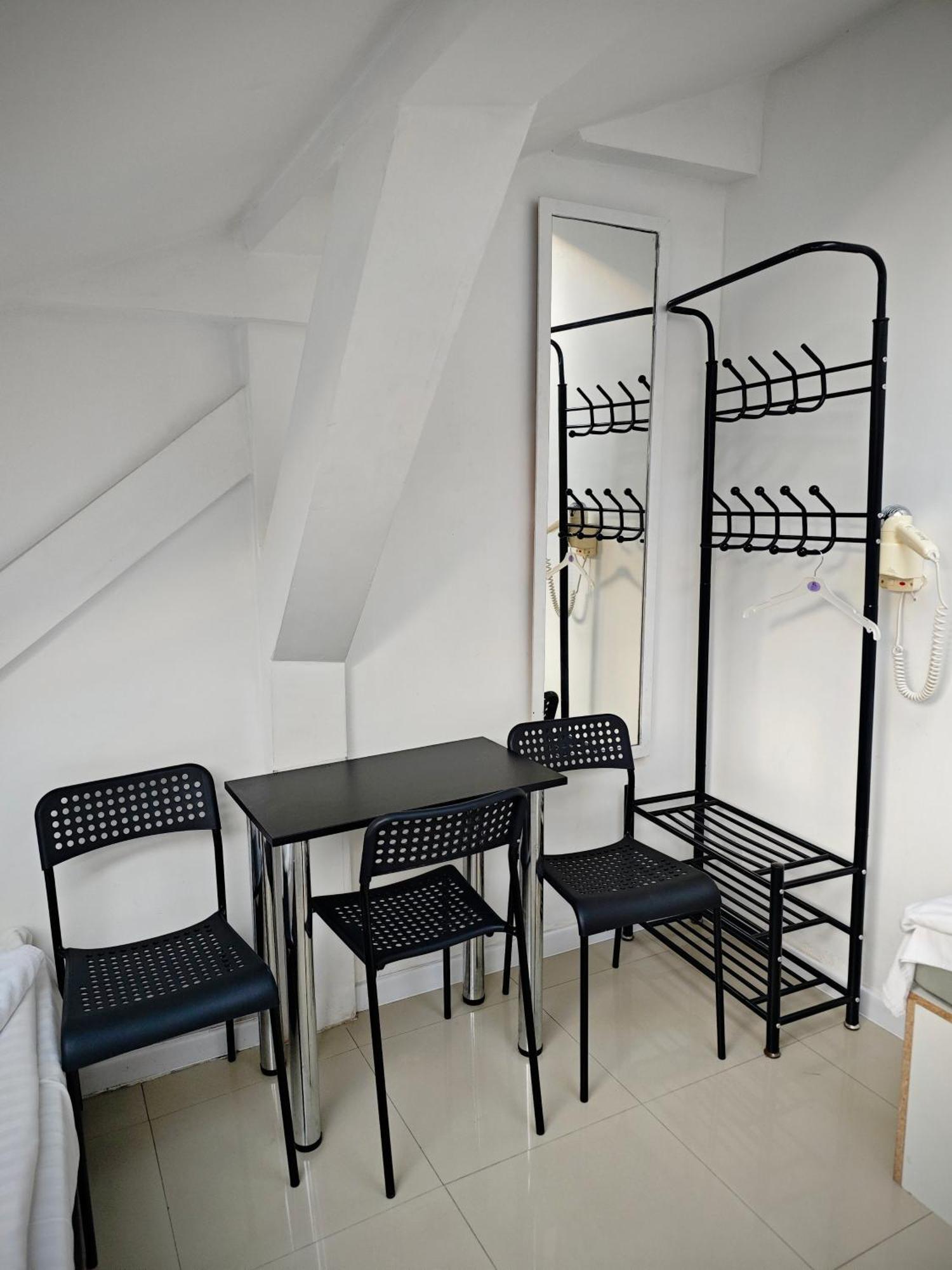 Apartamenty Hoza Attic Studio Warsaw Bilik gambar